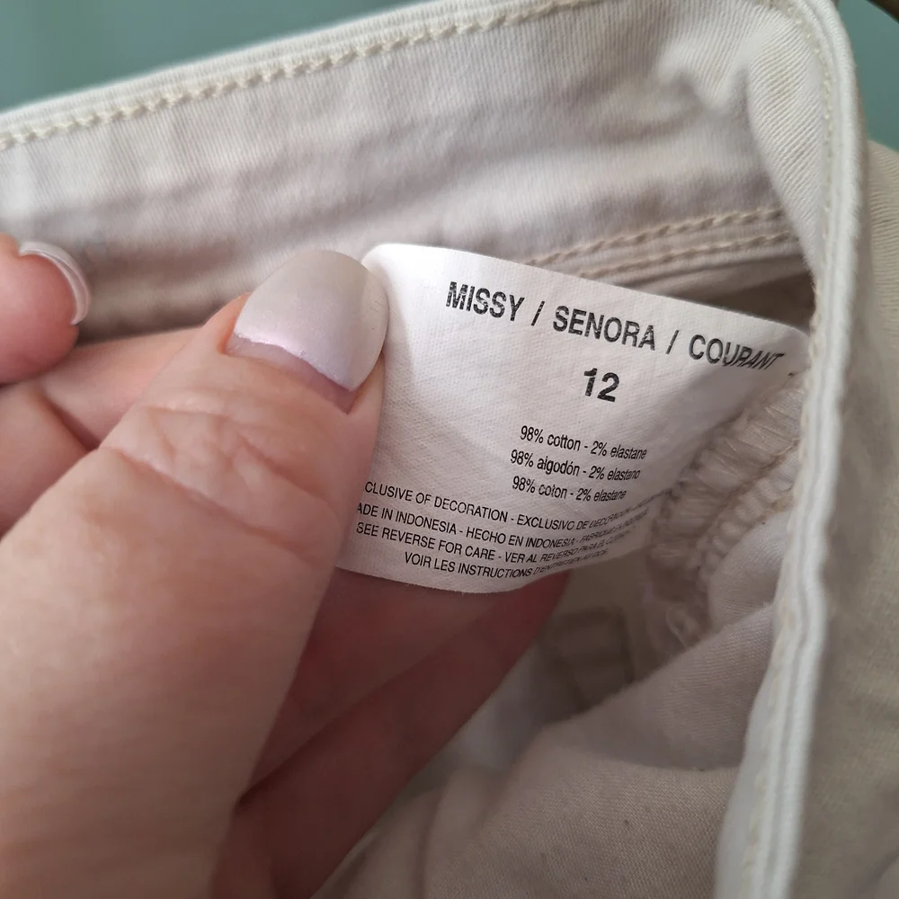 Gloria Vanderbilt Women's Light Beige Cotton Shorts. Sz 12 - Picture 6 of 6